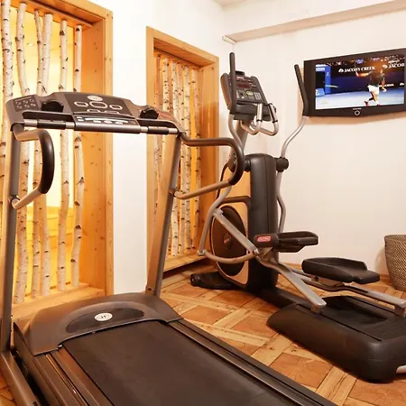 Viktoria Family Wellness Retreat With Village Square Views *