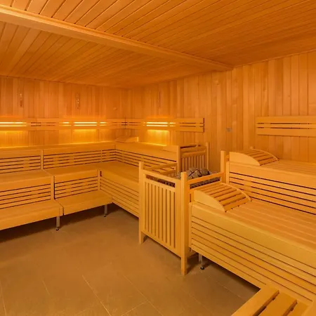 Viktoria Family Wellness Retreat With Village Square Views *