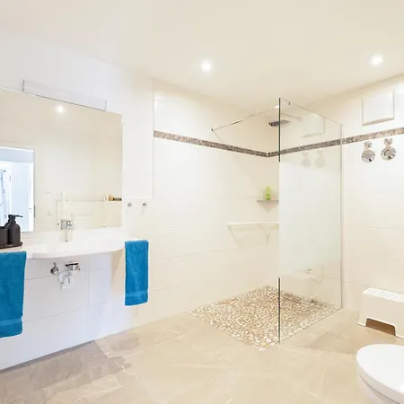 Viktoria Family Wellness Retreat With Village Square Views *